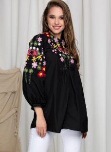 Bluza Aida neagra cu broderie florala
