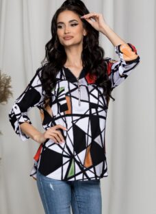 Bluza Carina alba cu imprimeuri geometrice verzi si maro