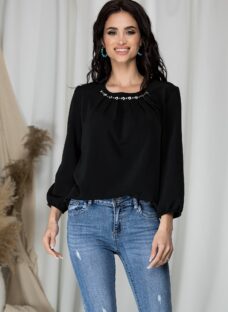 Bluza Ranya neagra cu aplicatii la baza gatului