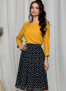 Bluza Sima galbena cu nasturi decorativi la decolteu