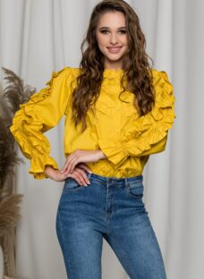 Camasa Bella galbena cu aplicatii din dantela si baza manecilor clopot