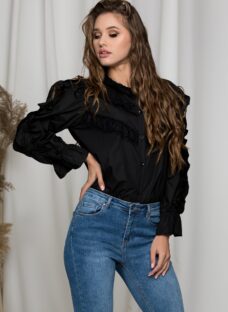 Camasa Bella neagra cu aplicatii din dantela si baza manecilor clopot