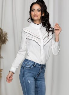 Camasa Erica alba cu broderie la bust si perforatii