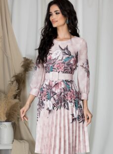 Rochie Alexa roz cu flori si pliuri