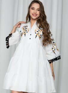 Rochie Anabella cu broderie florala maro si ciucuri la maneci