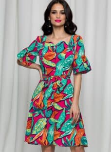 Rochie Elisa fuchsia cu imprimeu colorat accesorizata cu nasturi perlati