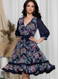 Rochie Ella Collection Violet bleumarin cu imprimeuri colorate si volanase la baza
