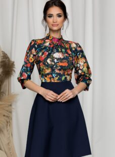 Rochie Georgiana bleumarin cu imprimeu floral si pliuri la baza gatului