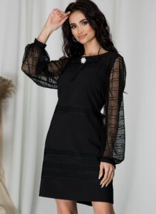 Rochie LaDonna neagra cu accesoriu in zona decolteului