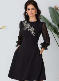 Rochie MBG neagra cu maneci din voal si broderie florala