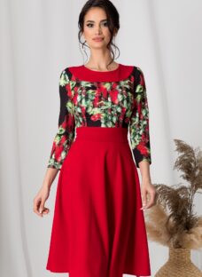 Rochie Moze rosie cu imprimeu floral la bust