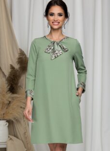 Rochie Selena verde cu esarfa la baza gatului
