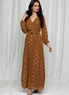 Rochie Sophie maro cu buline aurii si decolteu petrecut