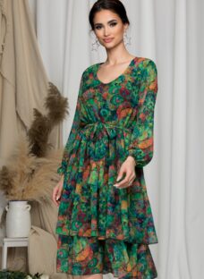 Rochie Vera verde cu imprimeuri colorate si volane pe fusta