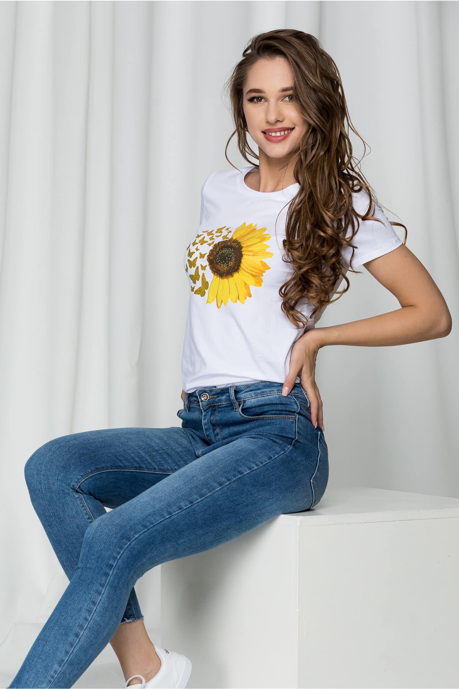 Tricou Sara alb cu imprimeu floarea soarelui