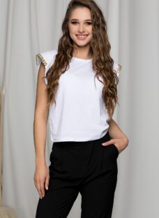 Tricou Tania alb cu accesorii aurii la maneci