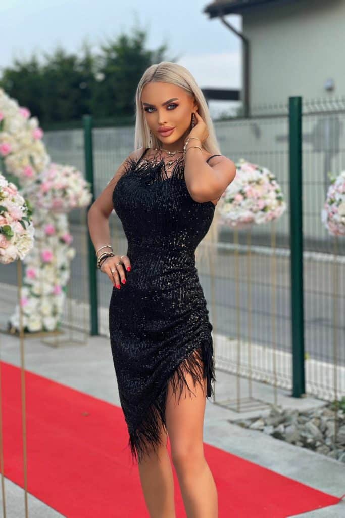 rochie asimetrica din paiete cu snur reglabil pe picior si accesorizata cu fulgi de strut sellene neagra 61258 4